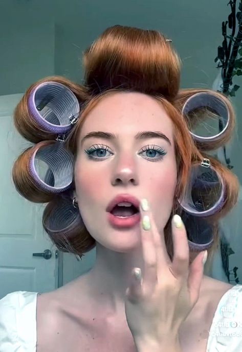 Hair Curlers Rollers Aesthetic, Curler Aesthetic, Hairstyles Rollers, Hair Rollers Aesthetic, Big Curlers, Hair Rollers Tutorial, Curling Tutorial, Big Hair Rollers, Vintage Beauty Salon