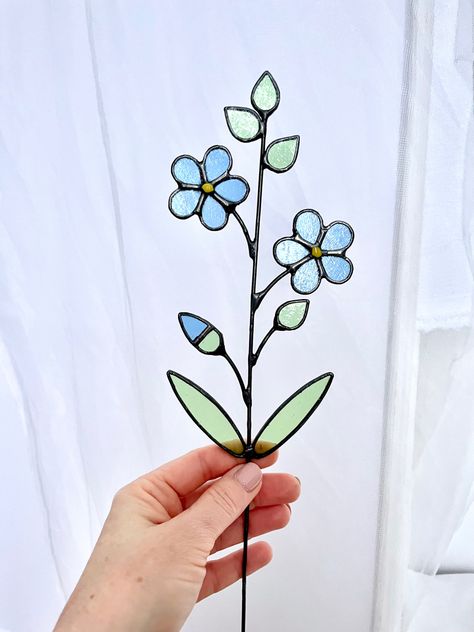 Stained Glass Plant Stakes, Flowers Stained Glass, Flowers Display, Glass Drawing, Lead Light, Flower Stained Glass, Diy Stained Glass Window, Stained Glass Flower, Stained Glass Gifts