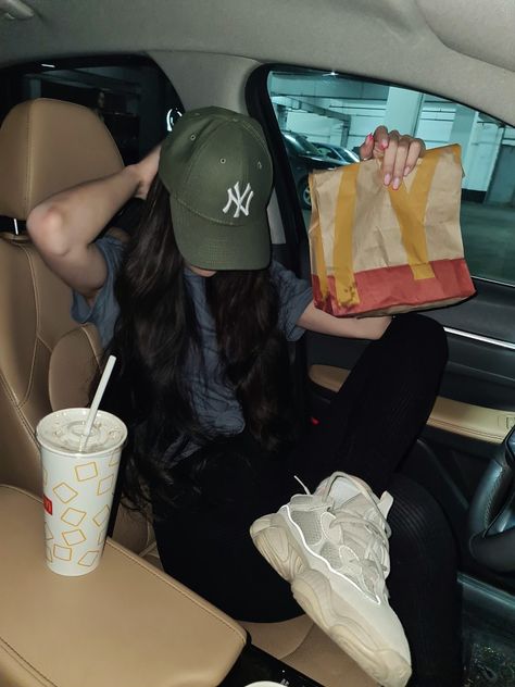 Mcdonalds In Car, Mcdonald's Snapchat Story, Mcdonalds Photoshoot, Mcdonald's Snapchat, Aesthetic Mcdonalds, Insta Story Aesthetic, Mcdonalds Aesthetic, Mcdonald's Aesthetic, Story Aesthetic