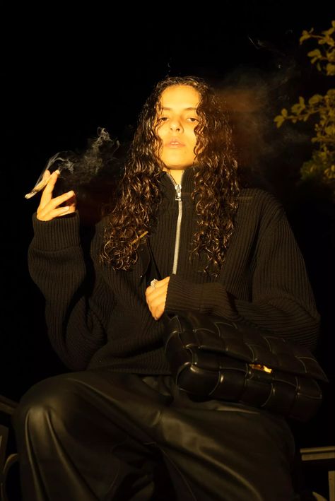 070 Shake Wallpaper, 070 Shake, Masc Women, Rap Aesthetic, Outfit Inspo Casual, Fashion Project, Attractive People, Long Curly Hair, Screenwriting