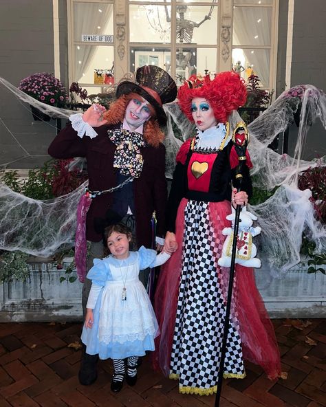 Alive In Wonderland Costumes, Alice In Wonderland Family Costumes, Casual Halloween Costumes, Forest Halloween, Family Halloween Costume, Halloween Costumes For Family, Casual Halloween, Wonderland Costumes, Couples Halloween Outfits