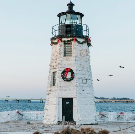 Christmas in Newport, Rhode Island - New England Today Coastal Christmas Aesthetic, Mac Christmas, New England Christmas, Island Christmas, England Christmas, Holiday Lanterns, Christmas Getaways, Marble House, Boat Parade