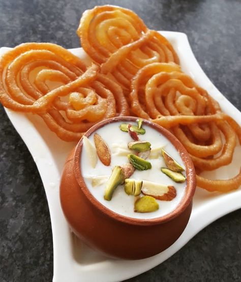 Jalebi Fafda, Fafda Jalebi, Sharad Poornima, Sugar Free Desserts Healthy, Jalebi Recipe, Desi Desserts, Marathi Culture, Lehenga Hairstyles, Photography Learning