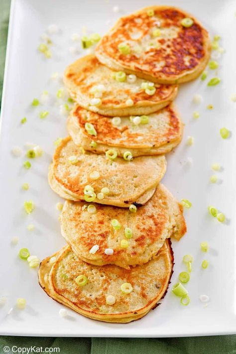 Mashed Potato Pancakes are the best way to use leftover mashed potatoes. Get the easy recipe and find out how to make the best potato pancakes from mashed potatoes. These fried potato pancakes are a delicious side dish to make for dinner. #mashedpotato #potatopancakes #easysidedishes #leftovers Potato Pancakes From Mashed Potatoes, Mashed Potato Pancakes Recipe, Leftover Mashed Potato Pancakes, Spelt Recipes, Mashed Potato Pancakes, Mashed Potato Cakes, Potatoe Pancake Recipe, Fried Potato, Grated Potato