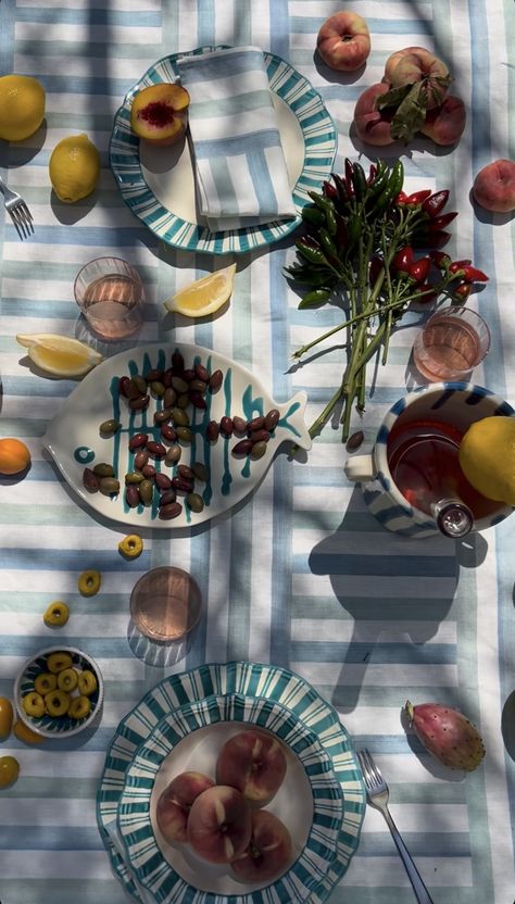 Outdoor Table Scape, Erin Thumann, Earthy Tablescape, Food Tablescape, Summer Outdoor Dinner Party, Basic Table Setting, Colorful Tablescapes, Colorful Table Decor, Event Table Settings