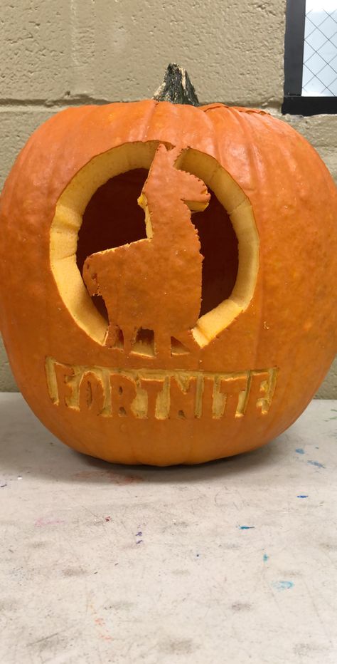 Fortnite carved pumpkin Pumpkin Carving Ideas Fortnite, Fortnite Pumpkin Carving, Fortnite Pumpkin, Carvings Designs, Pumpkin Face Carving, Fortnite Halloween, Halloween Pumpkins Carvings Designs, Cute Pumpkin Carving, Pumpkin Stencils