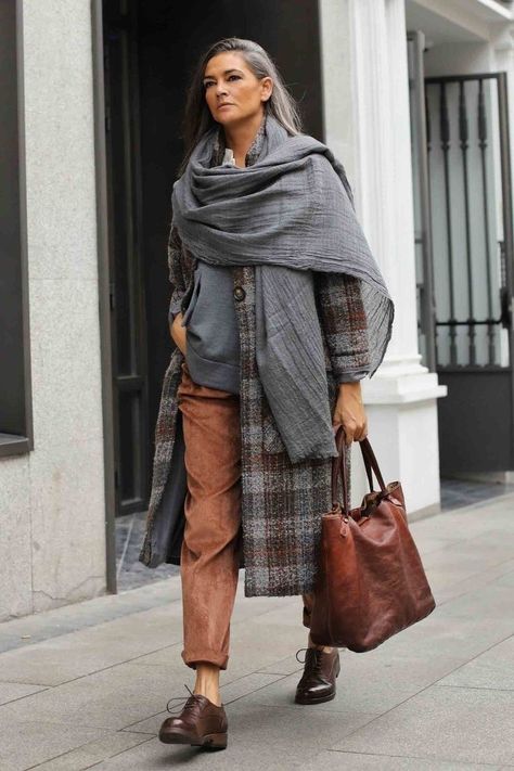 Vetement Hippie Chic, Moda Over 50, Creative Clothes, Fall Fashion Trends Women, Trendy Fall Outfits, Moda Boho, Casual Chic Outfit, 2024 Fashion, Fashion Over 40