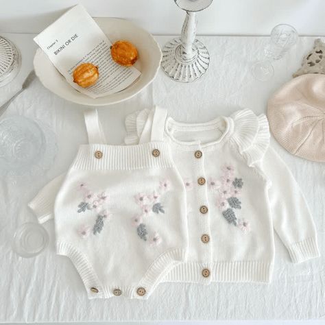 * Overalls and cardigan can be purchased separately. SKU: BB1085 Material: 100% Cotton Item: Overalls, Cardigan Size Chart (cm) Size Height Overalls Length Cardigan Length 3-6M Up to 66 40 31 6-9M 67-73 42 33 9-12M 74-80 44 35 12-18M 81-90 46 37 18-24M 91-100 48 39 * Babies grow at their own pace. It's recommended to choose the size that corresponds to your mini's height and weight rather than their age for a much more accu Knitted Overalls, Flower Coat, Embroidered Jumpsuit, Winter Princess, Flower Sweater, Autumn Sleeve, Romper And Jacket, Knitted Romper, Baby Outfit