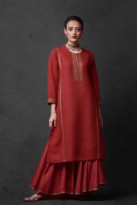 Benarasi Dupatta, Sarara Dress, Plain Suits, Pakistani Kurti, Earth Clothes, Indian Kurti Designs, Suit Salwar, Straight Kurti, Simple Kurta Designs