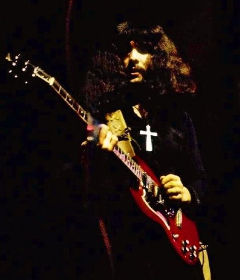 Guitarist Photography, Black Sabbath Iron Man, Arte Heavy Metal, Geezer Butler, Tony Iommi, James Dio, Heavy Rock, Rock Artists, James Hetfield