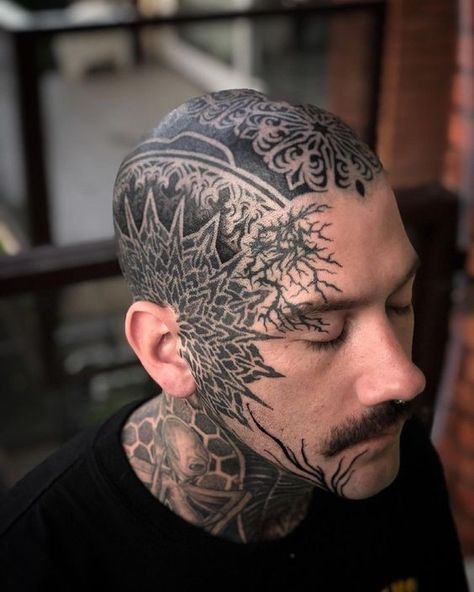 Scalp Tattoos Men, Sideburn Tattoo, Bald Head Tattoo, Mens Face Tattoos, Tattoo Crane, Neck Tats, Neck Ideas, Scalp Tattoo, Hard Tattoos