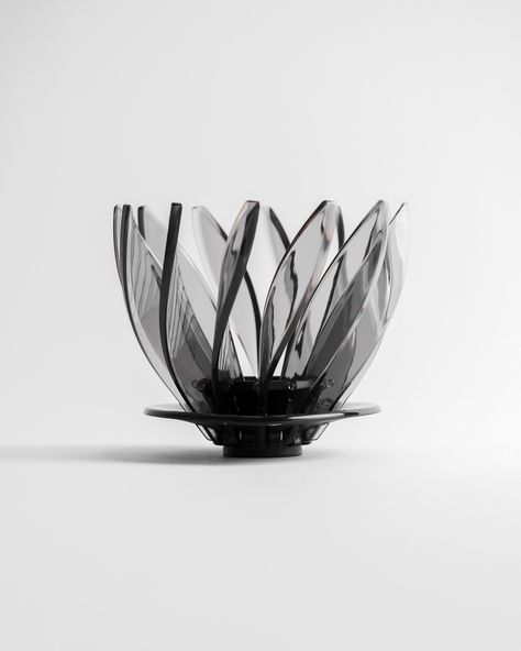 ⭐️ The Hario V60 Suiren Dripper & Suiren Dripper Rib Set is now available for pre-order! Shipping expected mid July. Be one of the first in Australia to get your hands on this new and innovative brewer from Hario. Inspired by the water lily flower, the Hario Suiren features a clever system of interchangeable petal-shaped ribs, allowing you to customise your brewer with 6 vibrant colour options! The unique design boasts the same geometry as the standard V60, the only difference is there ... Drip Coffee Stand, Melbourne Coffee, Water Lily Flower, Hario V60, Coffee Stand, Mid July, Coffee Stands, Coffee Dripper, Coffee Brewer