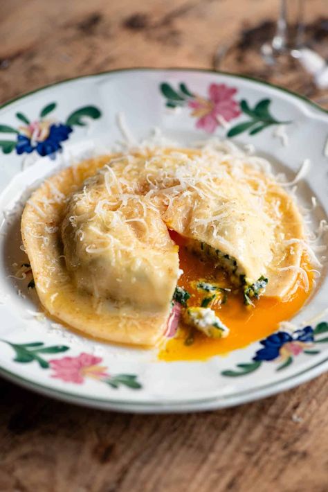 Cheese Filled Pasta Recipes, Giant Ravioli, Large Ravioli, Egg Yolk Ravioli, Ravioli With Spinach, Ravioli Recipes, Chocolate Salami, Italian Christmas Recipes, Italian Almond Cookies