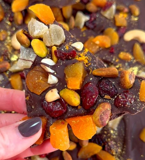 Fruit and Nut Dark Chocolate Bark Fruit And Nut Chocolate, Easy Dessert Idea, Dark Chocolate Bark, Fruit And Nut Bars, Bark At The Moon, Nut Bar, Vegan Dark Chocolate, Paleo Chocolate, Chocolate Fruit