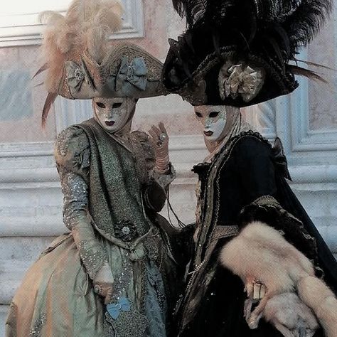 Venetian Carnival Costume, Venetian Costumes, Venice Carnival Costumes, Costume Carnaval, Pierrot Clown, Baba Jaga, Venice Mask, Venetian Carnival Masks, Venetian Carnival