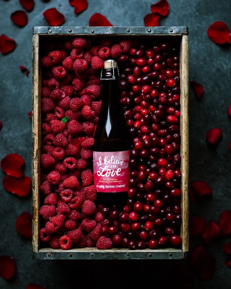 Raspberry Beer, Beer Shot, Red Beer, Wedding Snacks, Fruit Splash, Fruit Beer, Beer Photos, Cranberry Pistachio, Ruby Color