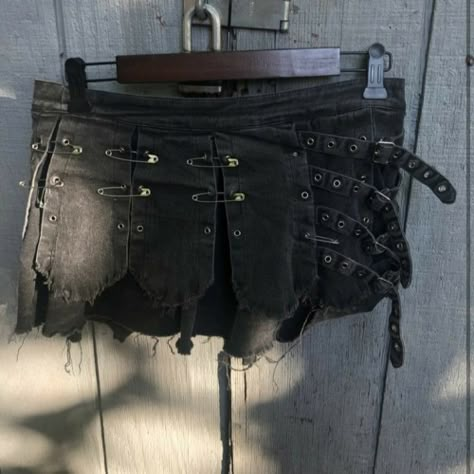 Black Skirt Grunge, Grunge Moodboard, Moodboard Layout, Skirt Grunge, Alt Clothes, Goth Accessories, Aesthetic Black, Fashion Project, Alt Fashion