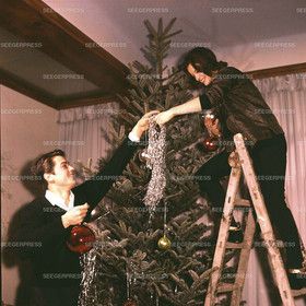 Marauders Christmas Aesthetic, Marauders Christmas, Romy Schneider, Christmas Feeling, Alain Delon, Marauders Era, Foto Art, Ali Express, Christmas Mood