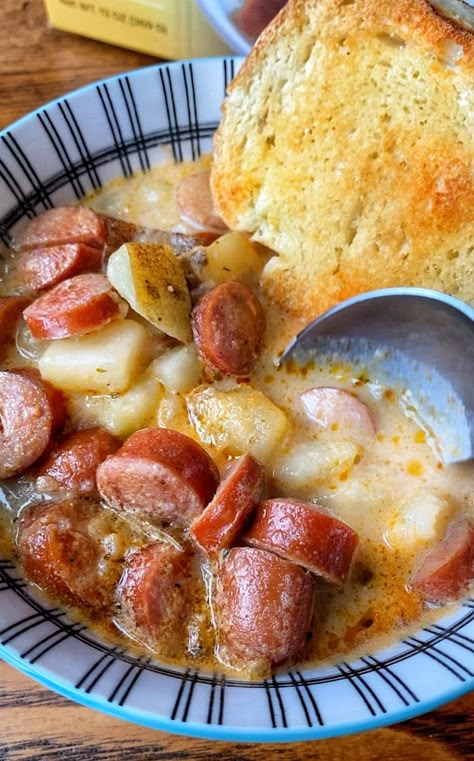 Frankfurter and Potato Soup Frankfurter Dinner Ideas, Sandwich Soup Combo, Potato Soup Sides Dishes, Frankfurter Recipes, Hot Dog Soup, Tipsy Housewife Recipes, Fall Recipes Sides, Housewife Recipes, Easy Soups To Make