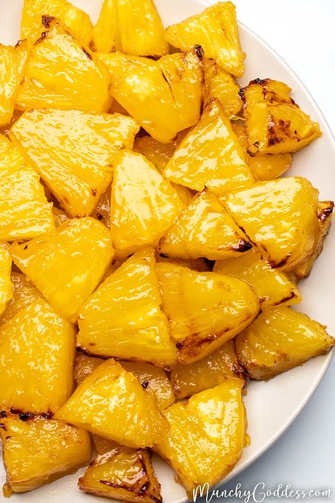 Caramelized pineapples with browned edges on a light gray plate. Air Fried Pineapple Bites, Pineapple Side Dish, Lush Desserts, Caramelized Pineapple, Pineapple Delight, Pineapple Recipe, Sw Recipes, Quick Dessert, Air Fry Recipes