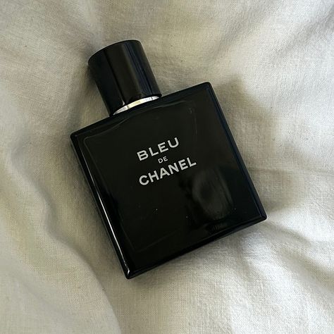 A photo of a bottle of Bleu de Chanel Eau de Toilette on a white duvet Aesthetic Chanel, Chanel Bleu, London Models, Aesthetic Feed, Boys Life, Boy Aesthetic, Chic Aesthetic, Aesthetic Boy, Minimal Aesthetic