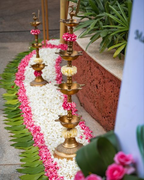 Indian Floral Decor, Diwali Flowers, Floral Rangoli, Diya Decoration Ideas, Home Flower Decor, Welcome Flowers, Flower Pedals, Flower Garland Wedding, Diwali Decorations At Home