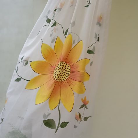 Fabric Colour Painting, Small Sunflower, Fabric Painting Techniques, Painted Clothing, Hand Painted Dress, All Body Workout, Fabric Paint Designs, Hand Painted Clothing, Sunflower Shirt