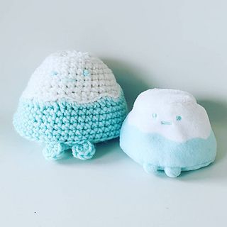 Ravelry: MomsterMakes' Sumikkogurashi Yama Sumikko Gurashi Crochet, Crochet Mountain, Aesthetic Pfps, Bear Amigurumi, Sumikko Gurashi, Mt Fuji, Small Things, Handmade Knitting, Hot Springs