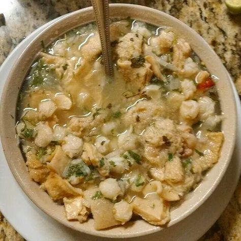 Menudo mexicano <3 Menudo Mexicano, Best Mexican Recipes, Mexican Food, Cheeseburger Chowder, Chowder, Cheeseburger, Mexican Food Recipes, Healthy Recipes, Christmas