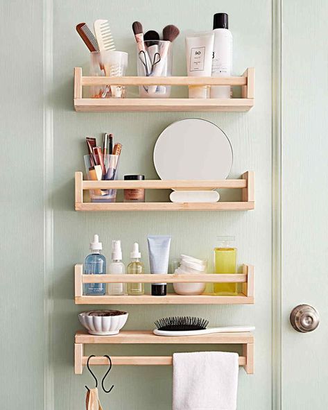 Regal Ikea Spice Rack, Dekorere Bad, Space Saving Bathroom, Ikea Hack Ideas, Cottage Market, Decor Ikea, Wooden Rack, Diy Casa, Best Ikea