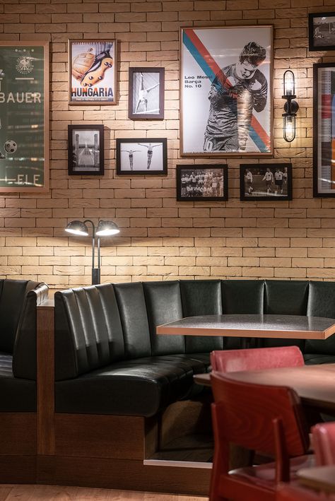 Sports Bar Design, Sports Bar Ideas, Restaurant Bar Interior Design, Club Design Interior, Sport Bar Design, Table With Bench Seat, Sports Bar Decor, Sports Pub, Sports Lounge