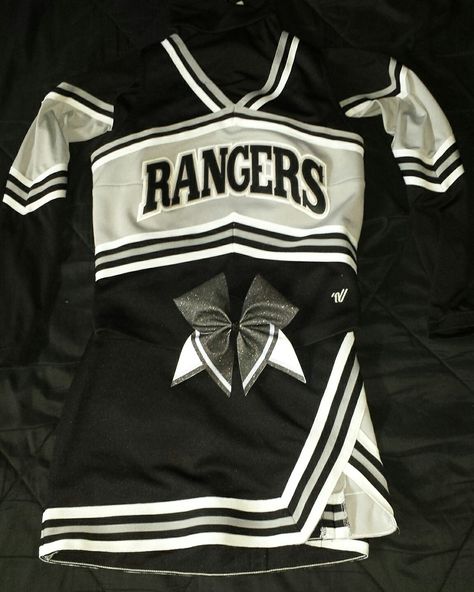 Bows to match your teams uniforms!  cheerspirits@yahoo.com Www.Facebook.com/cheerspirits Varsity Cheerleading, Cheerleading Uniforms, Cheer Uniform, Cheer Outfits, Team Uniforms, Uniform Fashion, Jacket Style, Cheerleading, Varsity Jacket