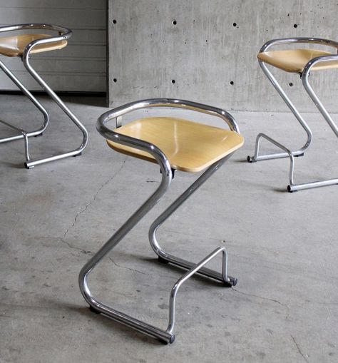 Tubular Furniture, Chrome Furniture, Iron Furniture Design, Metal Nightstand, Steel Stool, Acrylic Chair, Furniture Design Chair, Archi Design, Library Furniture