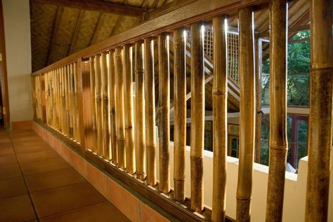 Bamboo balustrading Shed Inspiration, Bamboo Furniture Diy, Wooden Railing, Bamboo Garden Fences, Building A Trellis, Dream Backyard Garden, Bamboo Diy, Bamboo Building, Bamboo House Design