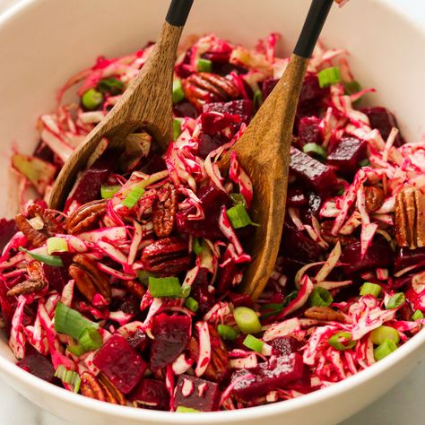 Paleo Beet Salad with Cabbage and Pecans (Whole30, Vegan) Salad With Cabbage, Whole 30 Salads, Beet Salad Recipe, Veg Side Dishes, Nightshade Free Recipes, Turnip Recipes, Vegan Healthy Recipes, Whole30 Vegan, Beet Salad Recipes