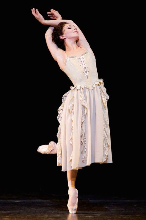 Natalia Osipova divine in Kenneth MacMillan's ballet Manon. Royal Ballet 2014 Natalie Osipova, Manon Ballet, Natalia Osipova, Modern Ballet, Creative Dance, Ballet Images, Alvin Ailey, Ballet Poses, Ballet Art