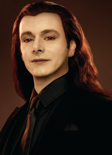 Volturi - Aro: The official leader. His power of tactile telepathy allows him to access every thought a person has ever had by making physical contact with them. Twilight Harry Potter, The Volturi, Aro Volturi, Dawn Images, Mackenzie Foy, Twilight Breaking Dawn, The Cullen, Vampire Movies, Twilight Pictures