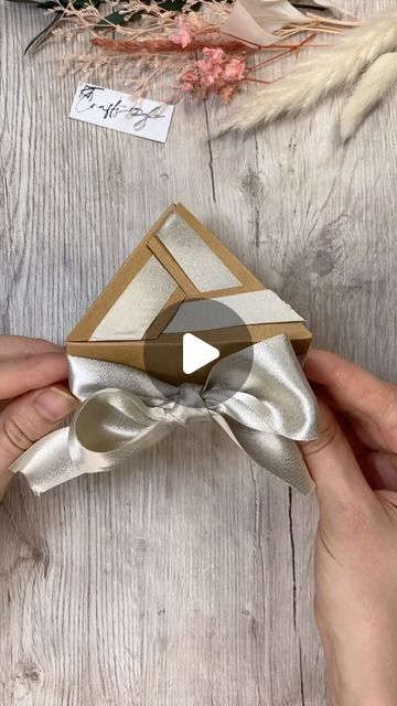 Diy Gift Box Ideas, Packing Box Design, Selfie Booth, Christmas Gift Wrapping Diy, Gifts Boxes, Origami Wedding, Gift Wrapping Techniques, Creative Gift Wraps, Fancy Boxes