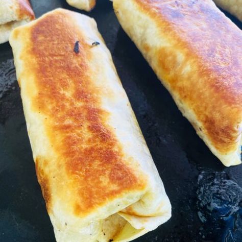 Blackstone Chorizo Breakfast Burritos - If You Give a Girl a Grill Blackstone Breakfast, Croissant Breakfast Sandwich, Grill Breakfast, Chorizo Breakfast, Chorizo And Eggs, Cinnamon Roll Pancakes, Chorizo Recipes, Breakfast Burritos Recipe, Griddle Recipes