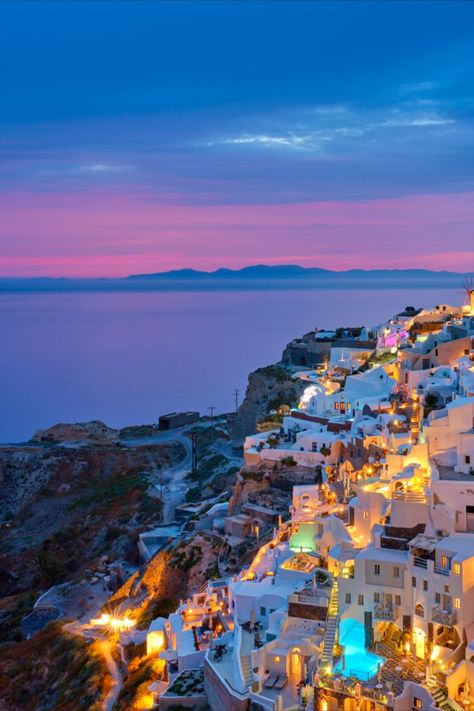 Oia Greece, Pretty Landscapes, Cities In Europe, Best Sunset, 背景 シンプル, Beautiful Places To Travel, Greece Travel, Tourist Destinations, Travel Aesthetic