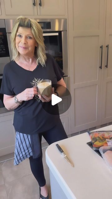 Ruth Langsford on Instagram: "Bank Holiday cook up! Excuse the state of me but I’ve had a clear up/sort out/put away day today….and yes, I always cook with a tea towel tucked in my leggings and a roller in my fringe!  @tescofood @pataksuk @tildarice #cooking #curry" Ruth Langsford, Cooking Curry, Pinch Of Nom, Holiday Cooking, Bank Holiday, Tea Towel, Cooking Recipes, Chicken, Leggings