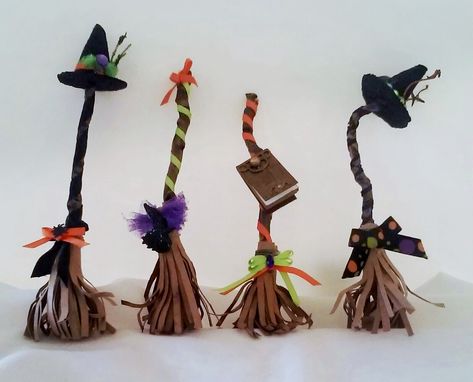 Mini Spell Book, Witch Brooms, Halloween Witch Brooms, Halloween Brooms, Adornos Halloween, Halloween Miniatures, Witch Hats, Halloween Crafts Decorations, Whimsical Halloween