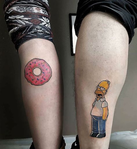 40 Tatuagens de namorados e amigos que são tão apaixonantes quanto criativas! | Me Apaixonei Couples Cartoon Tattoos, Unique Infinity Tattoo, Infinity Couple Tattoos, Simpsons Tattoo, Tattoos Matching, Zelda Tattoo, Tattoo Couple, Matching Sister Tattoos, Coffee Tattoos