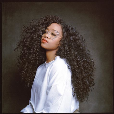 Singer/Songwriter H.E.R continues to go from strength to strength with yet another instant hit. The soulful “Damage” is taken from her upcoming full-length album and was produced by Cardiak and Jeff “Gitty” Gitelman who has worked with names such as Anderson Paak, Alicia Keys, J Cole, and Dr Dre. The alluring mid-tempo samples Herb Alpert’s 1987 release “Making Love In The Rain” and features backing vocals from Ant Clemons, who co-wrote the single alongside Tiara Thomas and the lady herself. [&# Gabi Wilson, H E R Aesthetic, Gabriella Wilson, H E R Singer, 070 Shake, Lauren Scott, R Aesthetic, H.e.r Singer, Soul Train Awards