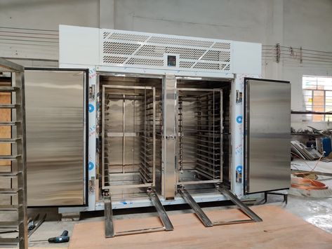 Industrial Large Blast Freezer Room with Trolley. 😊😊 The capacity customized is available. Just feel free to contact us for more info.👏👏 Freezer Room, Restaurant Kitchen Equipment, Commercial Kitchen Equipment, Ice Cream Machine, Restaurant Equipment, Restaurant Kitchen, Cooking Method, Kitchen Equipment, Commercial Kitchen