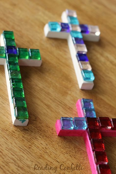 Cross Crafts For Kids, Gifts For Easter, Children's Church Crafts, Religious Crafts, Bible School Crafts, Christian Crafts, Mosaic Crosses, Wooden Crosses, Cross Crafts