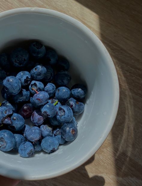 Blue Aesthetic Food, Bowl Of Blueberries, Blueberry Healthy, Hormone Cycle, Fruit Blueberry, Blueberry Snacks, Aesthetic 2024, Blue Fruits, Blue Food