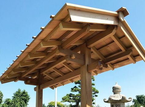 Traditional Japanese Woodwork Carpentry Japanese Gate Roof Construction Gate Fence Ideas, Japanese Roof Design, Japanese Entrance, Japanese Roof, Japanese Fence, Japanese Gate, Gate Fence, Japanese Garden Landscape, Gazebo Ideas