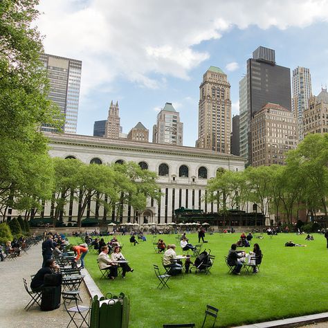 For Amanda Burden, a city is defined by its public spaces. The former city commissioner of New York City explains why a promenade, a park or even a park bench, are vital to a city's ability to thrive. Manhattan Park, Bryant Park Nyc, Bronx Zoo, Visit New York City, Ville New York, Nyc Park, Park In New York, Bryant Park, Urban Park