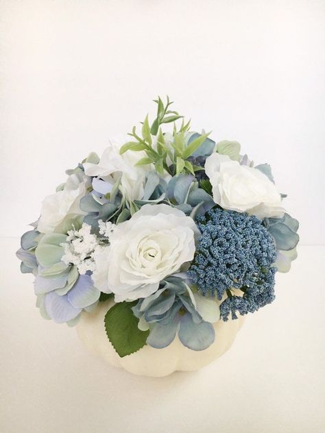 Wedding Table Decorations Blue, Flower Wedding Table, Farmhouse Floral Decor, Wedding Flower Table Decorations, White Pumpkin Centerpieces, Pumpkin Theme Baby Shower, Silk Flower Wedding, Pumpkin Centerpiece, Pumpkin Arrangements